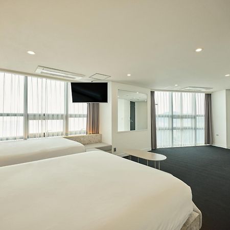 Uh Suite The Haeundae Пусан Екстер'єр фото