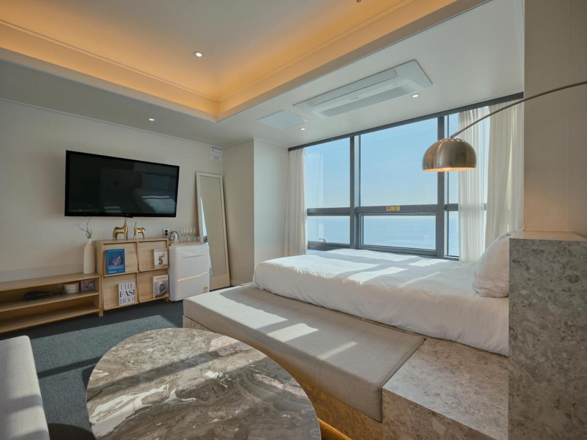 Uh Suite The Haeundae Пусан Екстер'єр фото