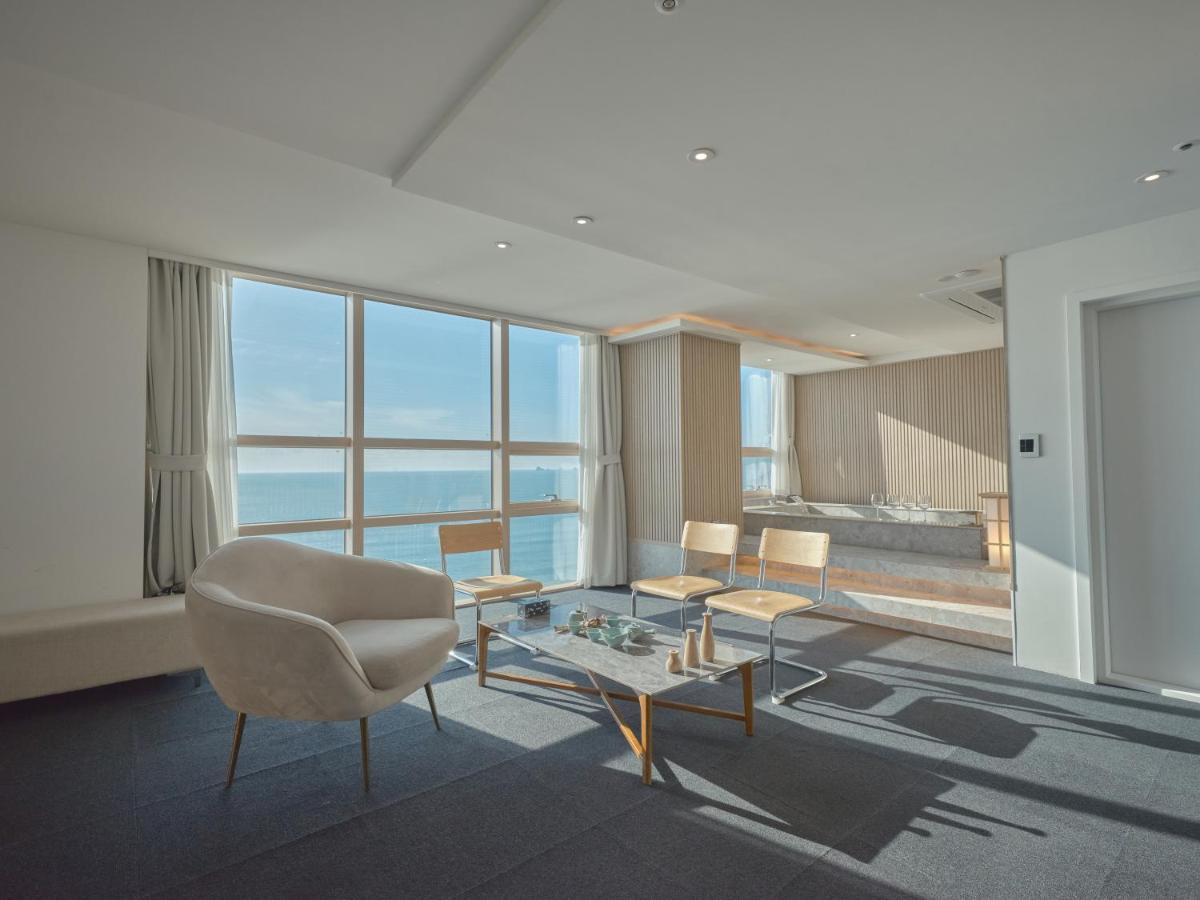 Uh Suite The Haeundae Пусан Екстер'єр фото