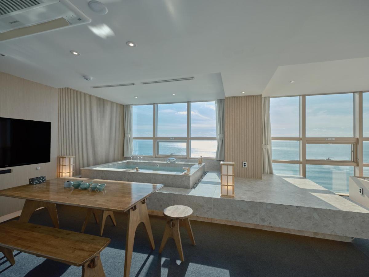 Uh Suite The Haeundae Пусан Екстер'єр фото