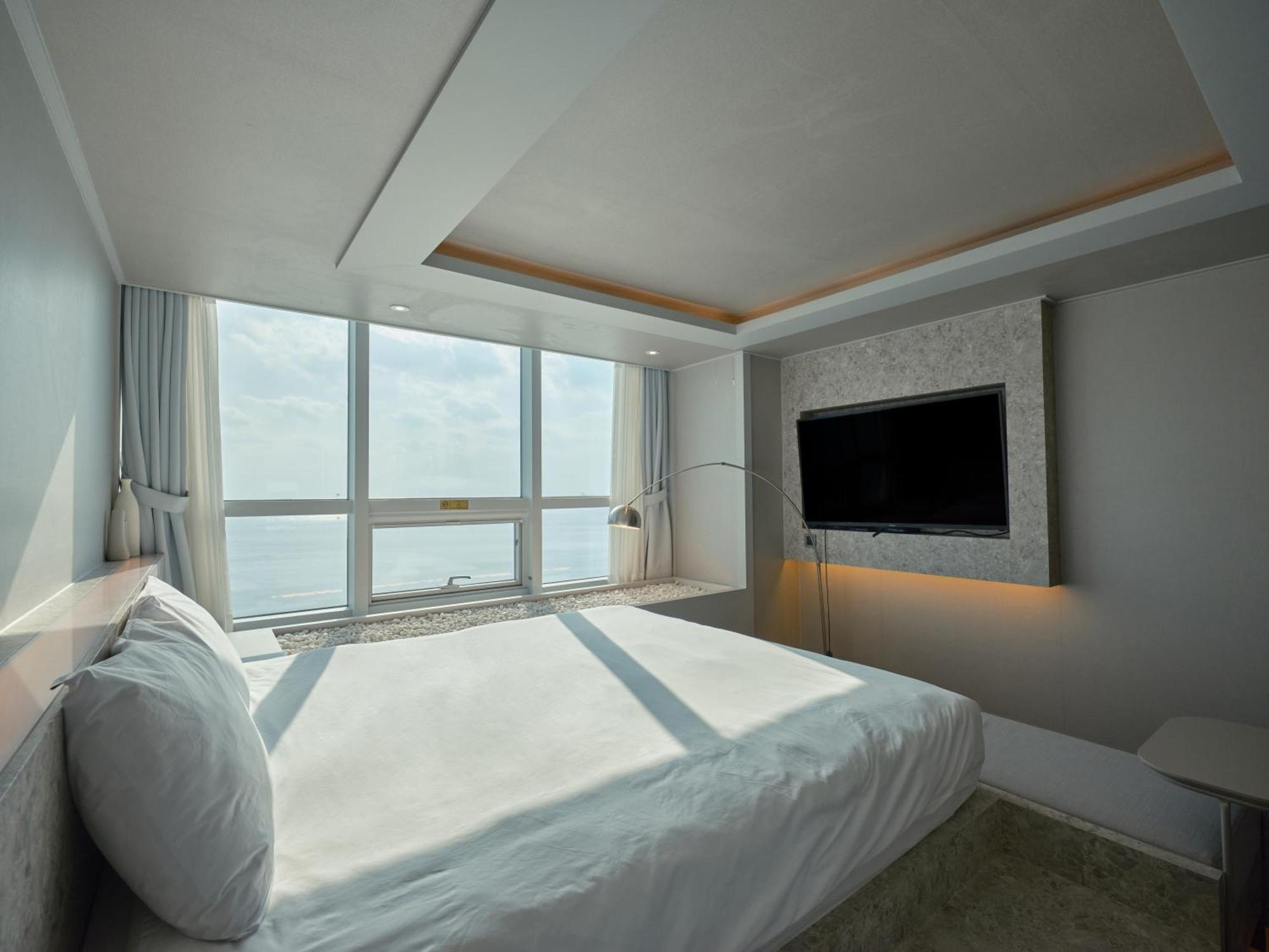 Uh Suite The Haeundae Пусан Екстер'єр фото