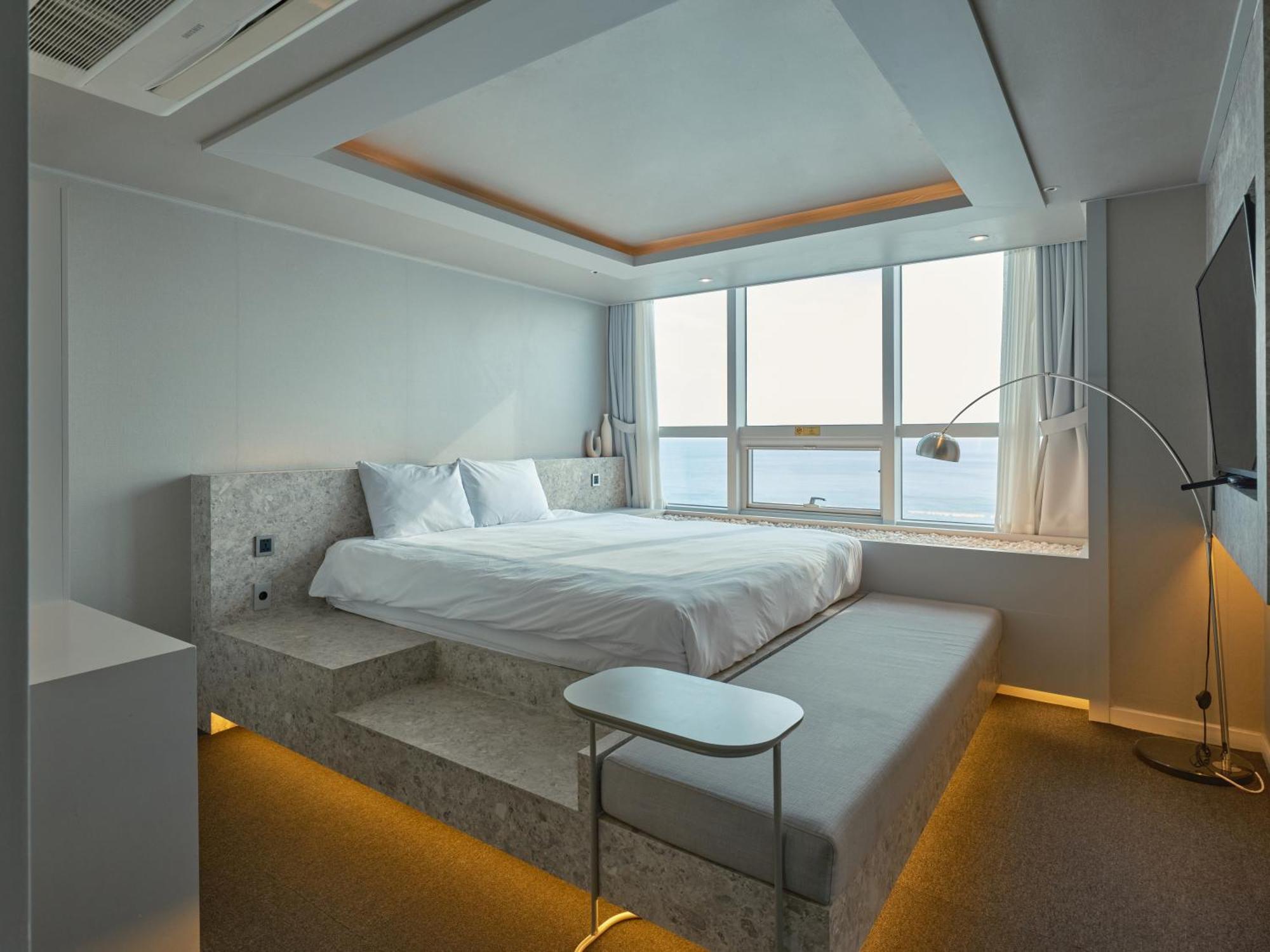 Uh Suite The Haeundae Пусан Екстер'єр фото